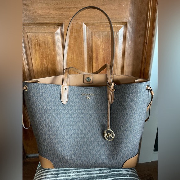 Michael Kors leather tote - Picture 1 of 15
